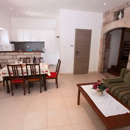 Robinson Nino Feriehus Bogomolje